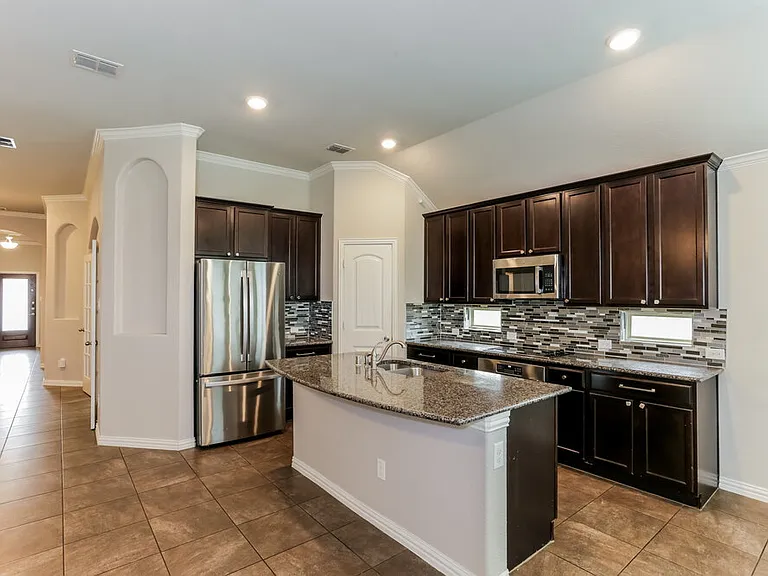 339 Chamberlain Dr — Photo 4