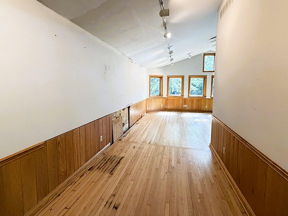 5th image of 114 N Glenwood Ave E
