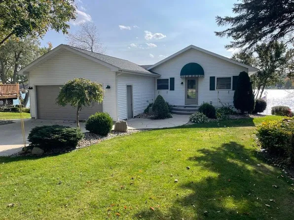 1074 Tompkins Dr, Cement City, MI 49233