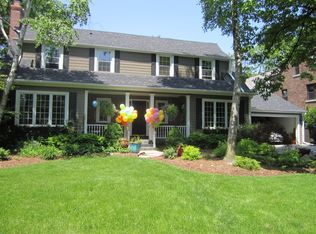 1020 E Circle Dr, Whitefish Bay, WI 53217