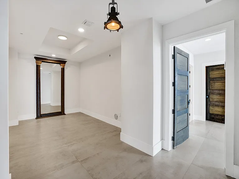 17301 Biscayne Blvd — Photo 40