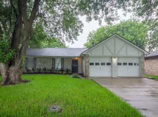 221 Greenshire Dr, League City, TX 77573