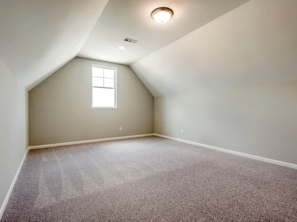 521 Houston Oaks Dr, Paris, KY 40361