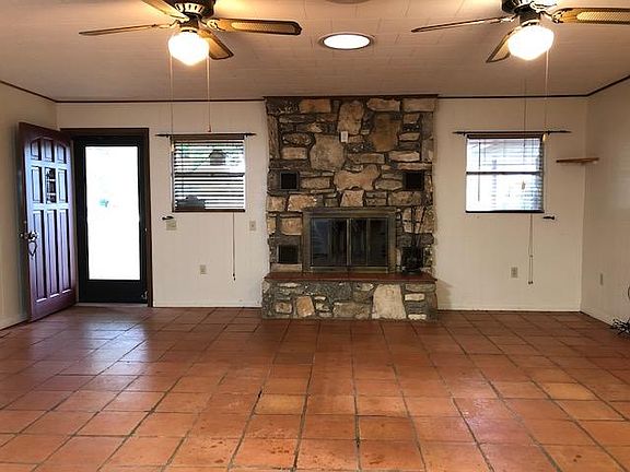 3rd image of 586 Bob Moritz Dr