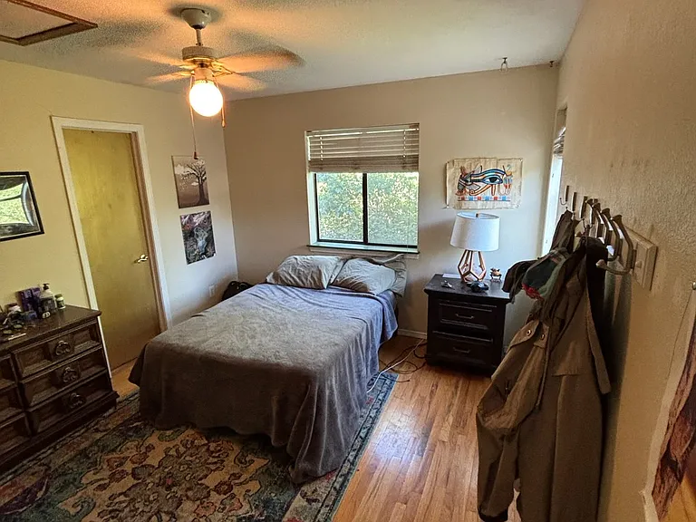 1212 Redwood Ave — Photo 4