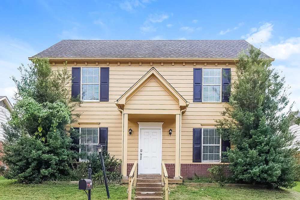 3 bed, 2.5 bath, 1584 sqft, $1,825 — Photo 1