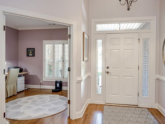 3rd image of 184 Bellewood Dr