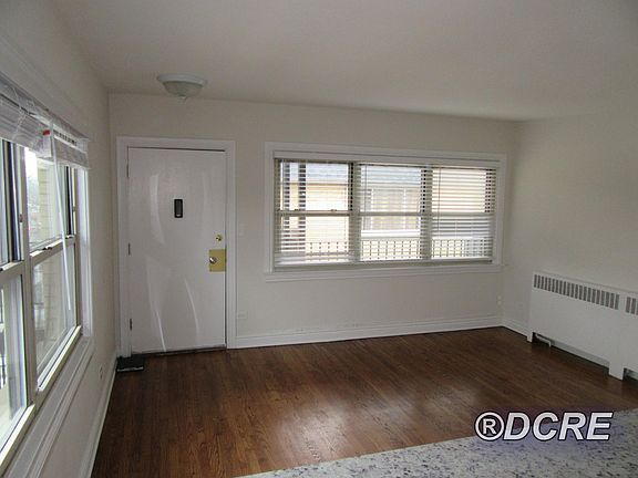 5th image of 1922 W Pratt Blvd APT A1