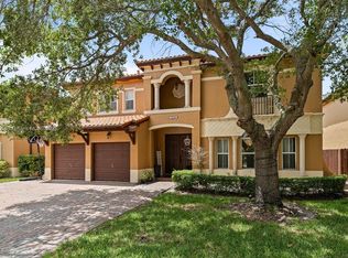 15555 SW 26th Ter, Miami, FL 33185