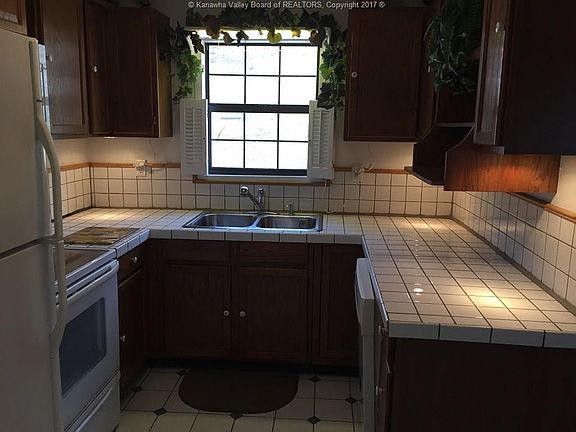 4th image of 2155 Archibald Dr