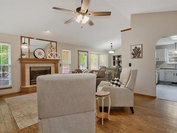 3rd image of 1600 E Oxford Ct