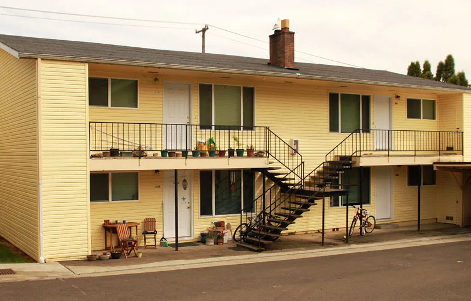 085-Applewood Apartments — Photo 2