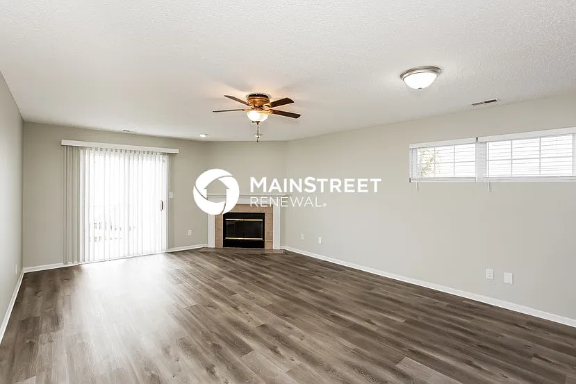 4550 Riverbrook Ln — Photo 3