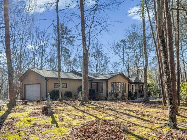 423 Mountain View Dr, Columbus, NC 28722