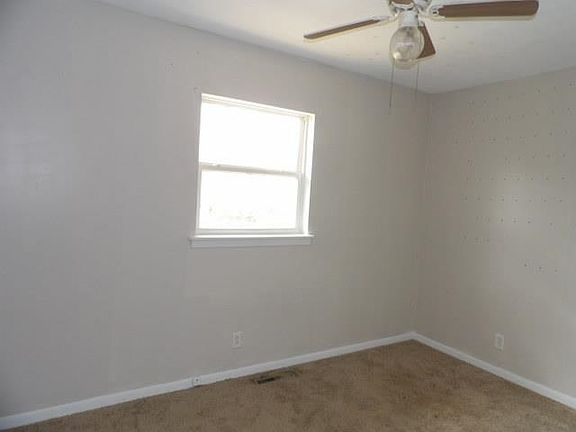 5th image of 400 Hill Dr