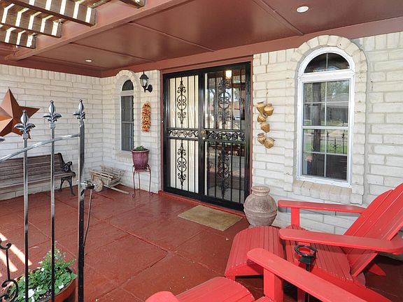 3rd image of 5207 Woodridge Cir
