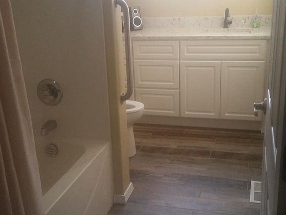 Main floor bath #2