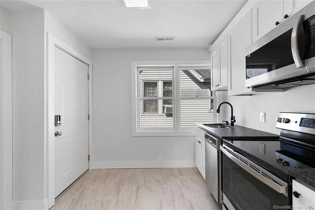 Building Photo - 19 Willard St #3
