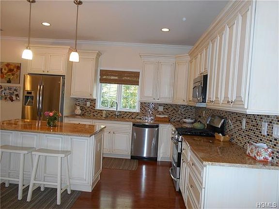 3rd image of 6 Avner Ln