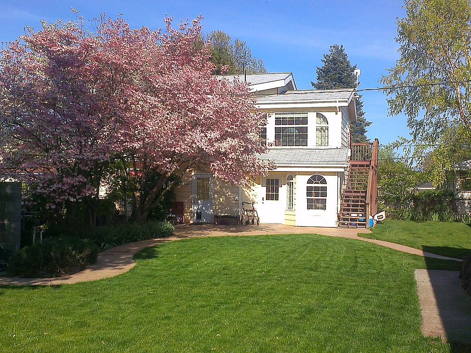 1st image of 107 SE Scenic View Dr