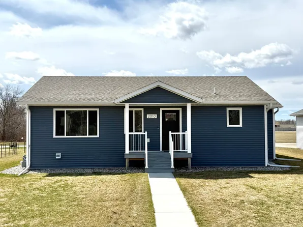 2010 Nelson Dr, Thief River Falls, MN 56701