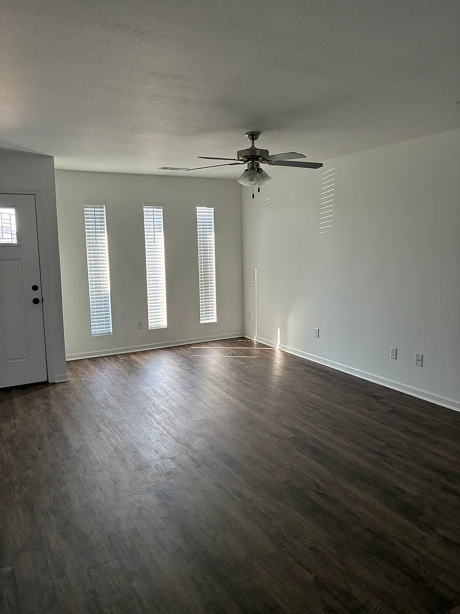 Building Photo - 325 Eagle Edge
