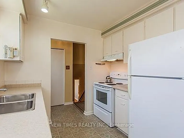 52 Lehar Cres — Photo 9