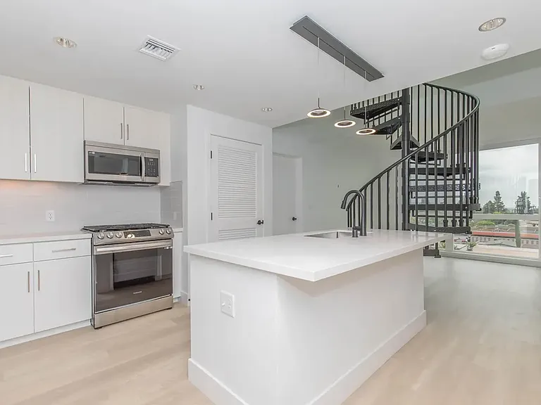 Begonia Place Luxury Apartments — Photo 110