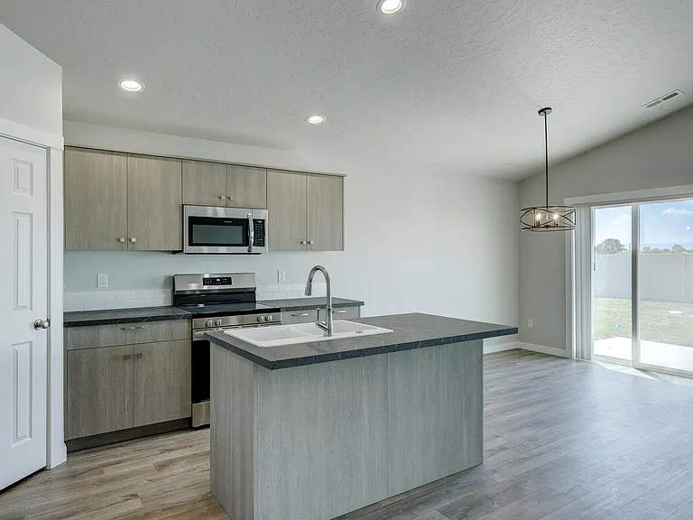 2395 W Opalite Dr — Photo 4