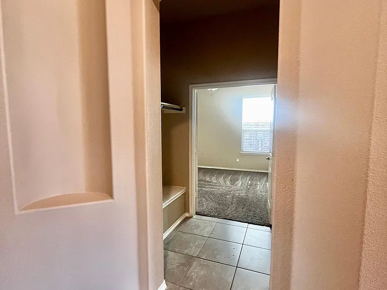 2025 Lake Vista Dr — Photo 10
