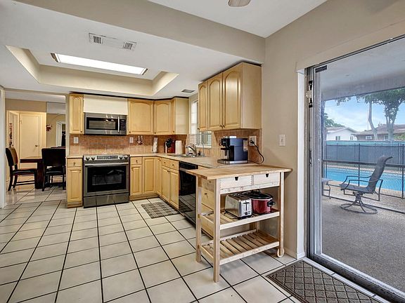 5th image of 8480 NW 28th Street