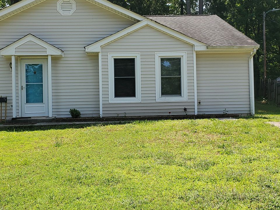 Front of house with large nice yard
