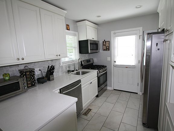 4th image of 3208 Campbell Dr