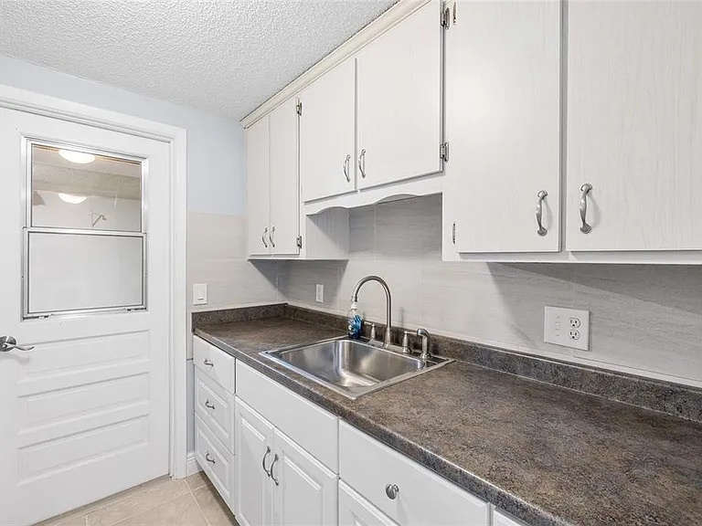4948 Getner St — Photo 11