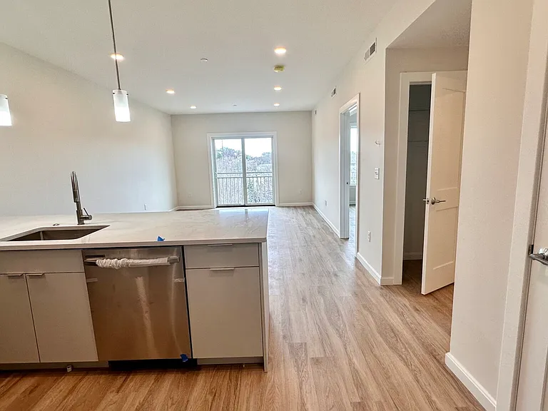 458 Washington St #305 — Photo 10
