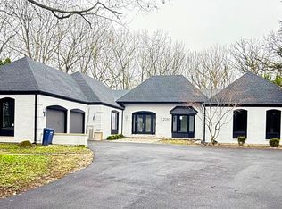 2060 Clavey Rd, Highland Park, IL 60035