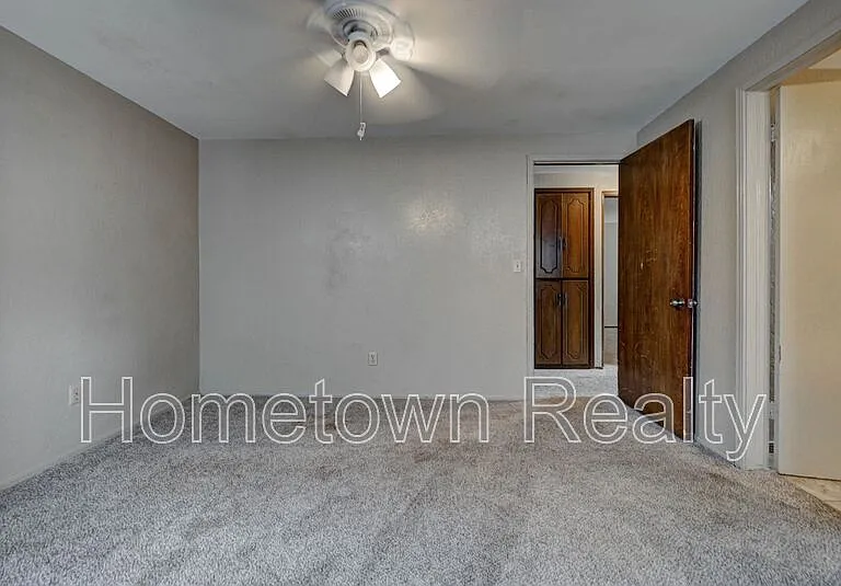 7301 Edenborough Dr — Photo 32