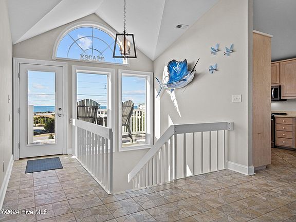 3rd image of 2610 Emerald Drive