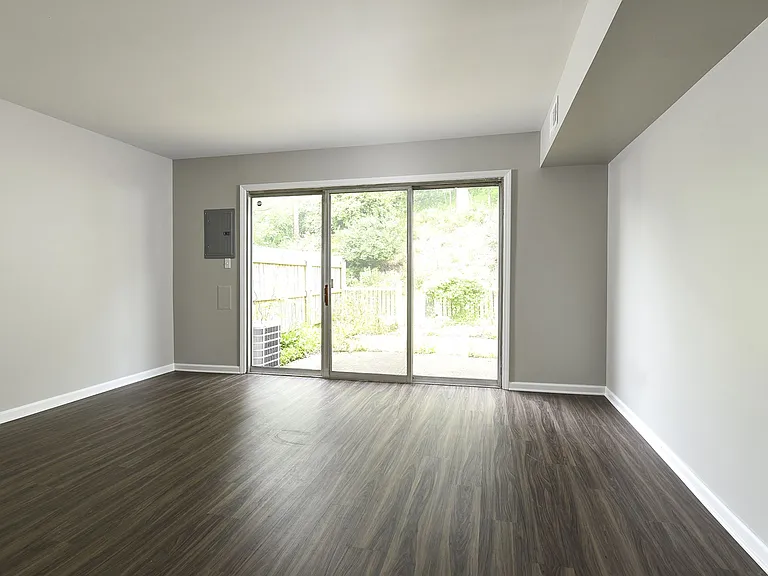 River Oaks Townhomes at Fox Chapel — Photo 18
