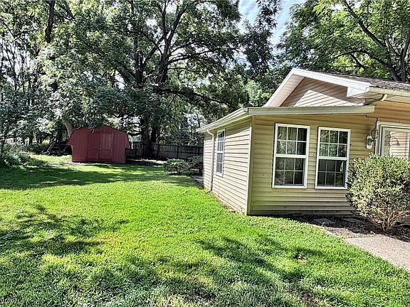 3rd image of 35930 Highland Dr