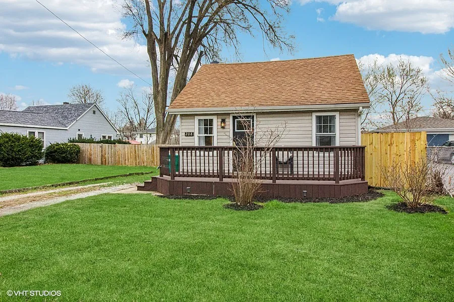 208 SW Circle Dr photo 1