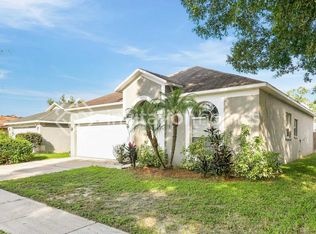 621 Sand Ridge Dr, Valrico, FL 33594