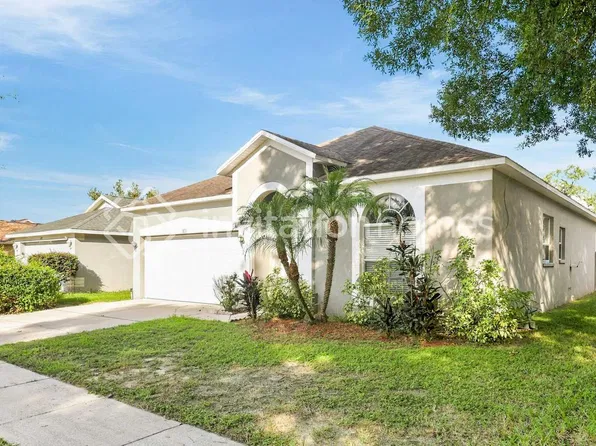 621 Sand Ridge Dr, Valrico, FL 33594