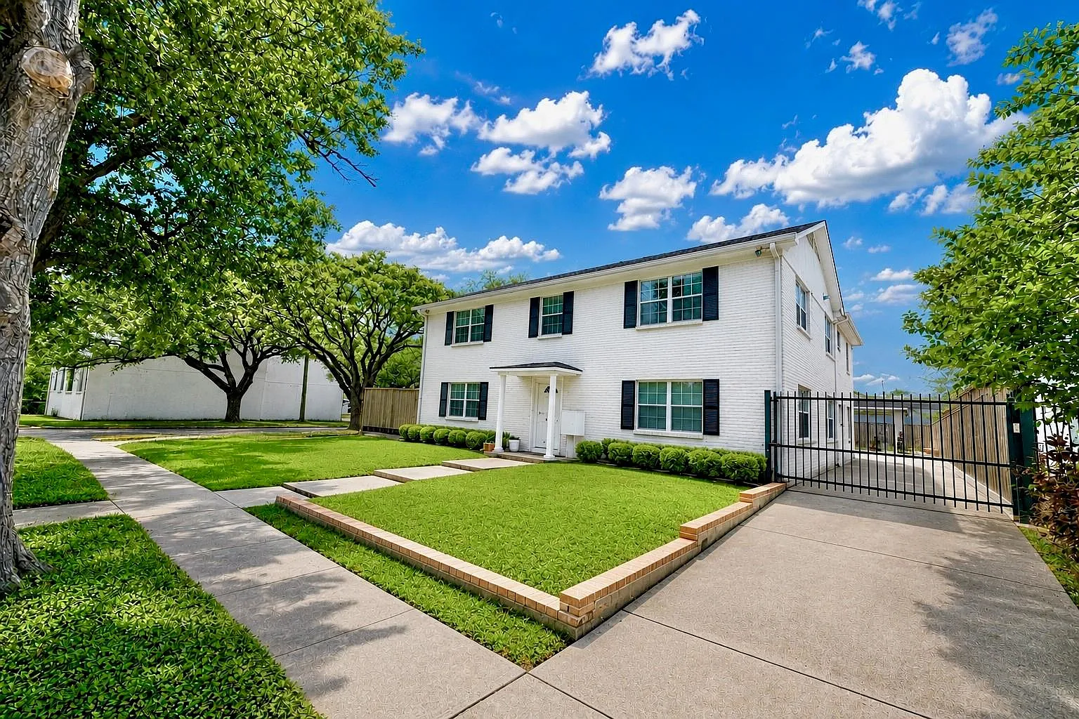 2 bed, 1.0 bath, 1100 sqft, $2,100 — Photo 1