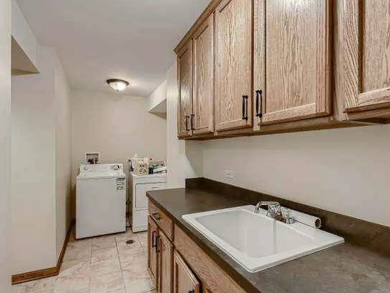 811 Merry Ln — Photo 5