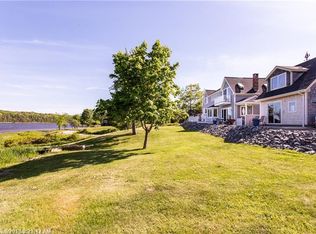 7 Pleasant St, Winterport, ME 04496