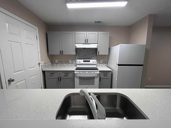 2nd image of 7101 Fairington Ridge Cir