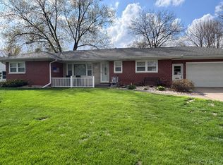 1202 N 4th St, Clinton, IA 52732