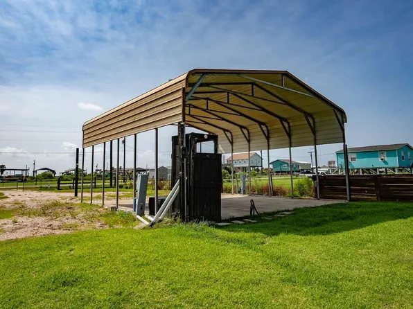 876 County Road 201, Bay City, TX 77414
