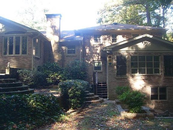 4th image of 2833 Greenbrook Trl NE